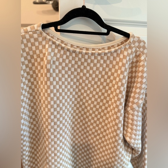Vintage tan & white checkered oversized sweater - Picture 2 of 5